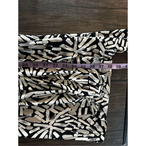 Diane Von Fursteberg Black Cream All OVer Print Silk Wrap Mini Dress Size 2 - Picture 13 of 14